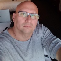 Raúl León