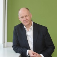 Peter Lowe