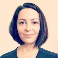 Elena Dadukova, Pe