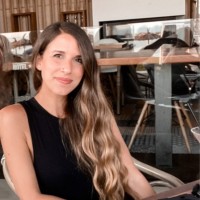 Elena Pomares
