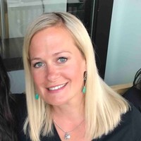 Suzanne Cross