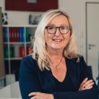 Iris Schwarz