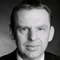 Dr. Helmut Schmelz