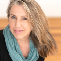 Lucia Barnes