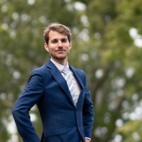 Enzo Schmitz
