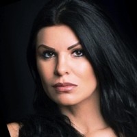 Zuzana Holland