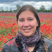 Eszter Csüllög