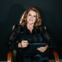 Claudia Maria Ferreira Besteiro