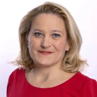 Serena Holoubek