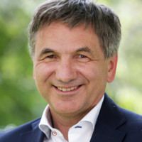 Dr. Thomas Riede