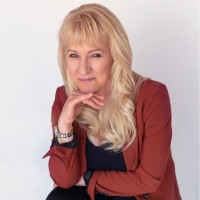 Lynn Newton (Maclean)