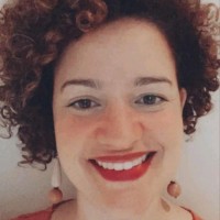 Débora Guimarães Pedagoga, formada pela PUC-Rio