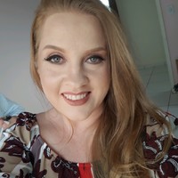 Carolyne Pesth Colcheski