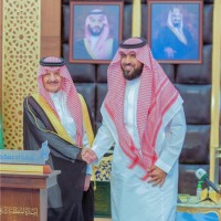 عايش الديحاني