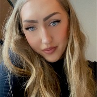Zoë Hicks