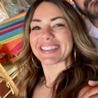 Traci Gonzalez, Scla