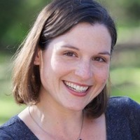 Julie Hinds, Els