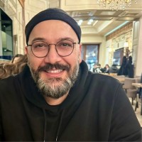 Bora Özbek