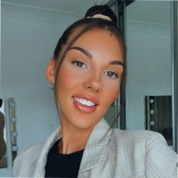 Leoni Moore