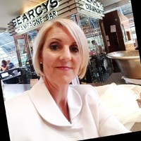 Dr Maxine Simmons