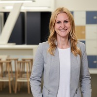 Dr. Laura Schwinger