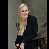 Nina De Vries