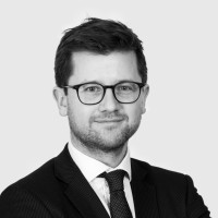 Simon Elliot