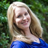 Laura Cole, Cae