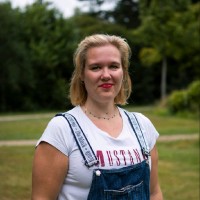 Yvette De Vries