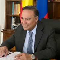 Luis G Plata