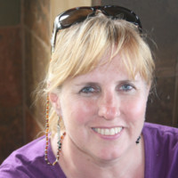 Noeleen Villet