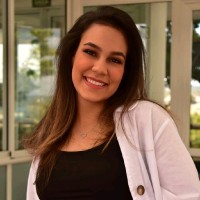 Júlia Menezes