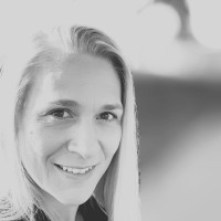 Claudia Armbruster