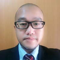何 (He)柏彥 (Dino)