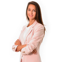 Dr Ria Jones