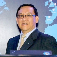 Kin-Man. Choy