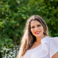 Julia De Oliveira