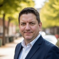 Simon Staveley