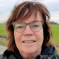 Elizabeth Mozes