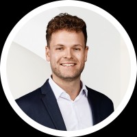 Niklas H.