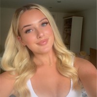 Zoë White