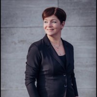 Yvette Van de Winkel