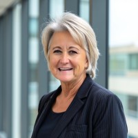 Denise Bernhardt, Mba