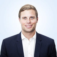 Stephen Walker, Cfa