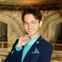 Dr. Arya Arad