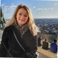 Mandy Van Den Broek