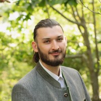 Julian Svadlenak-Gardiner
