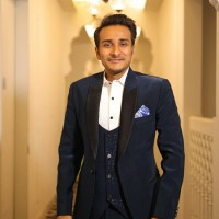 Divesh Agarwal