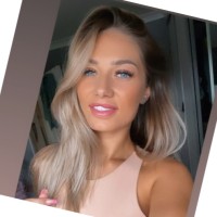 Chloe L.