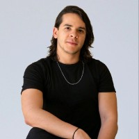 Moises Valoz